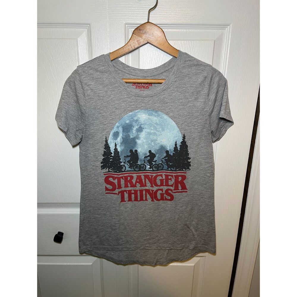 Stranger Things Moon Graphic Tee Women’s Large Gray Netflix Shirt
